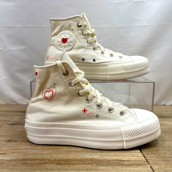 Converse Shoes - Converse Chuck Taylor All Star Lift Platform Embroidered Hearts 6.5 (A 09114C)